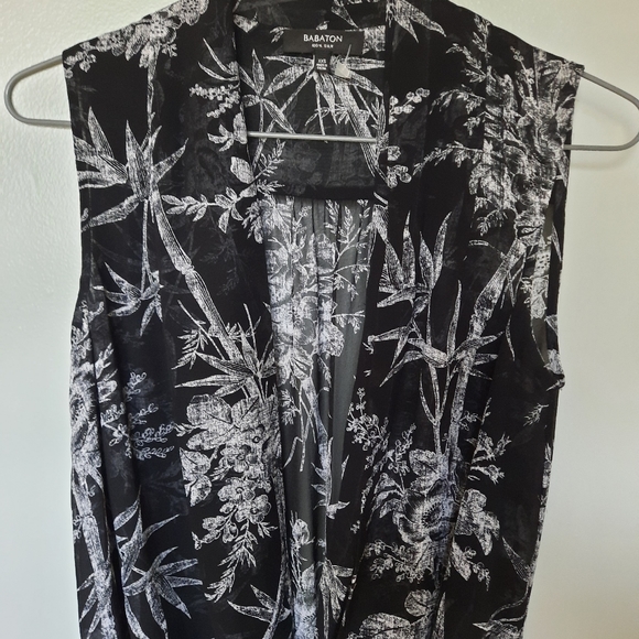 Babaton Tops - EUC Babaton Silk Floral Blouse